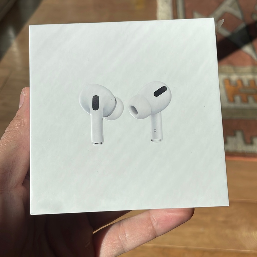 Apple AirPod Pro with MagSafe Charging Case